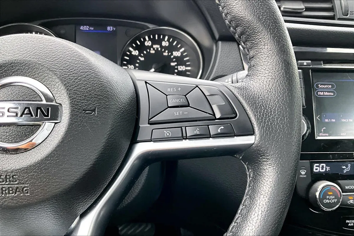 2020 Nissan Rogue SV thumbnail 23