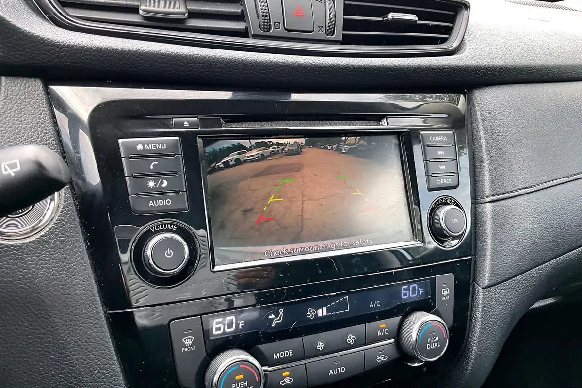 2020 Nissan Rogue SV thumbnail 25