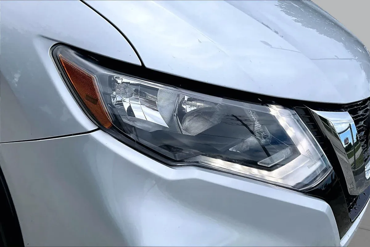 2020 Nissan Rogue SV thumbnail 28