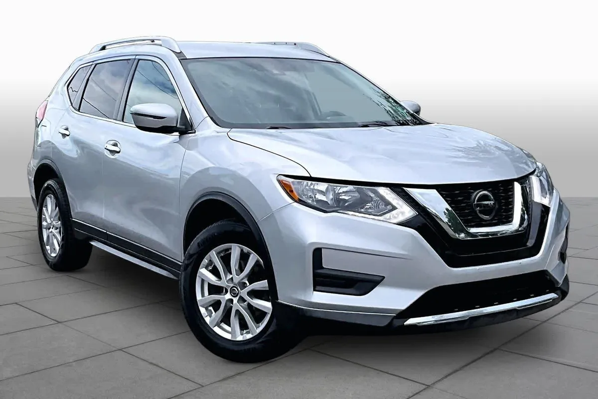 2020 Nissan Rogue SV thumbnail 3