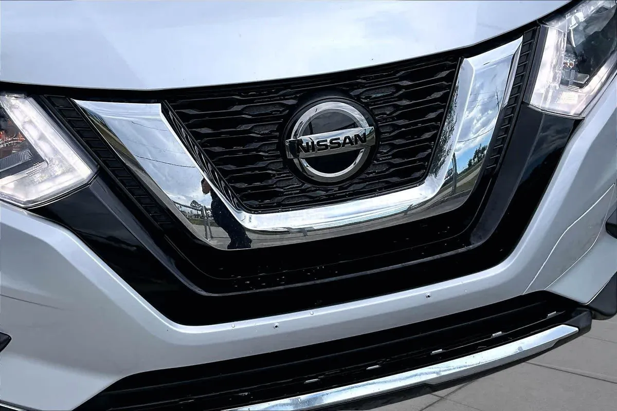 2020 Nissan Rogue SV thumbnail 30