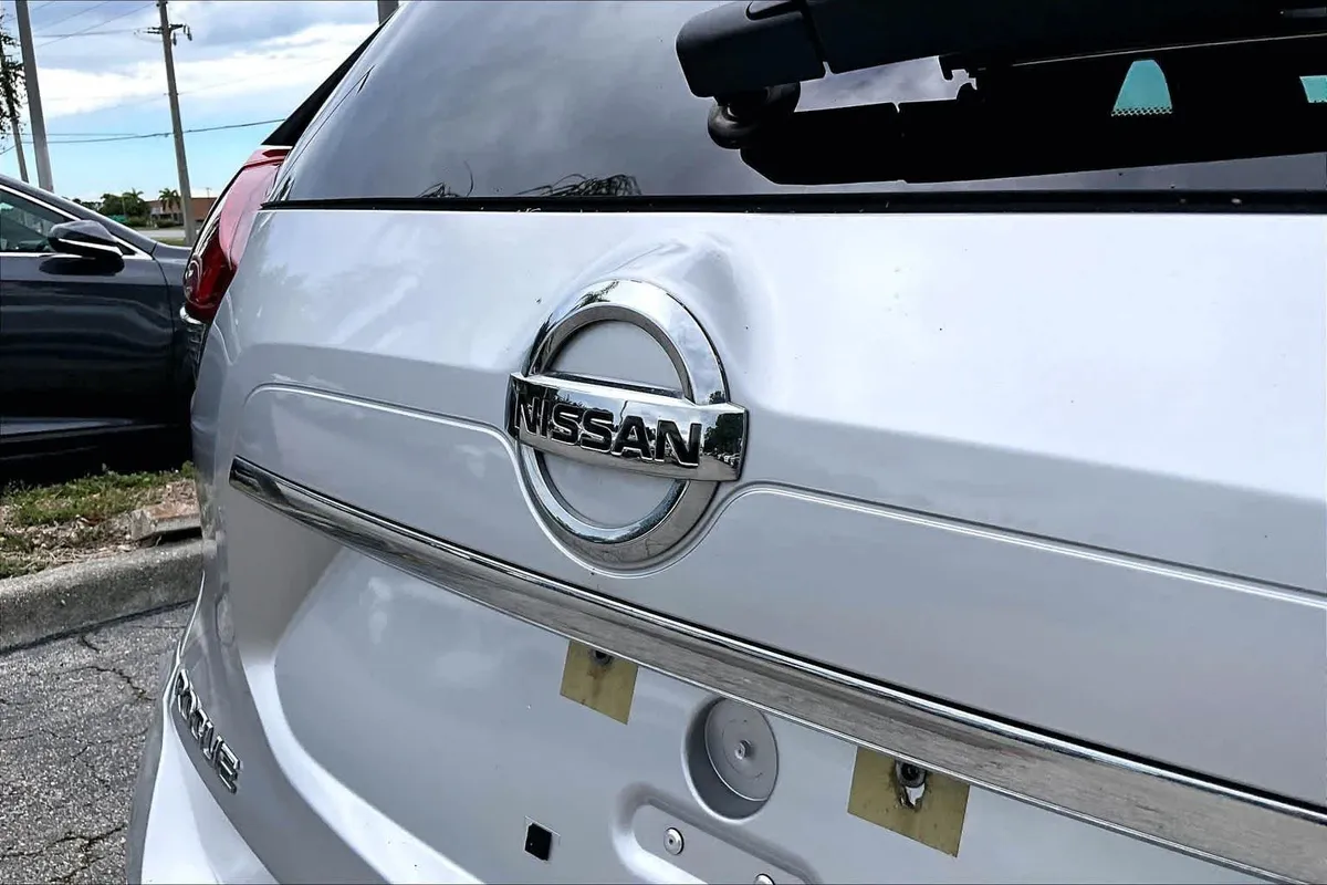 2020 Nissan Rogue SV thumbnail 31