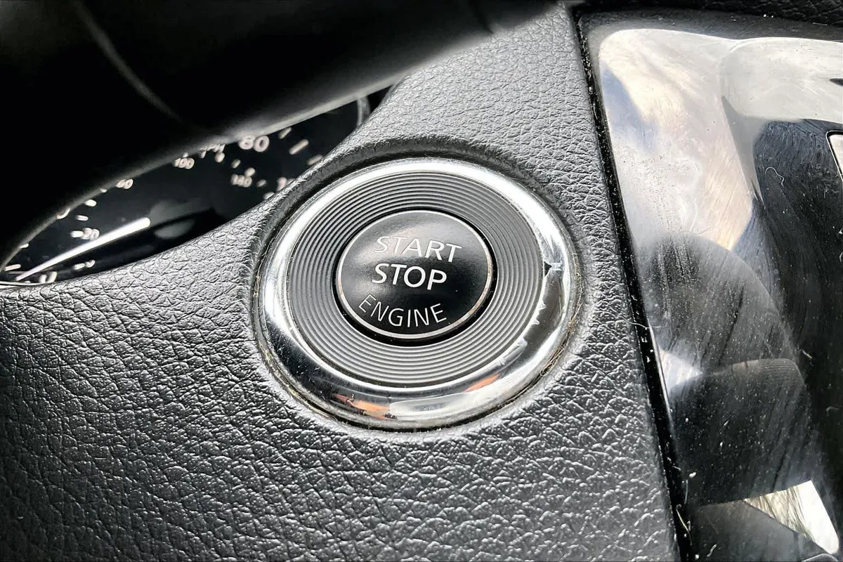2020 Nissan Rogue SV thumbnail 33