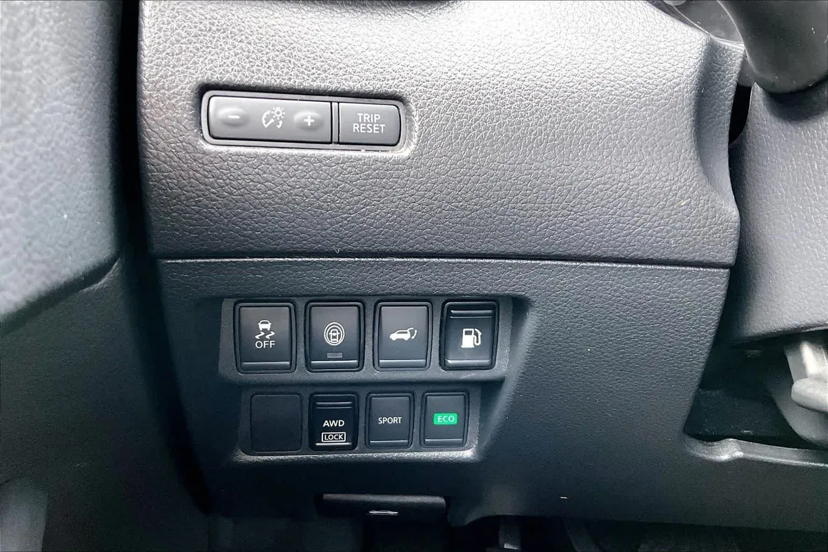 2020 Nissan Rogue SV thumbnail 34