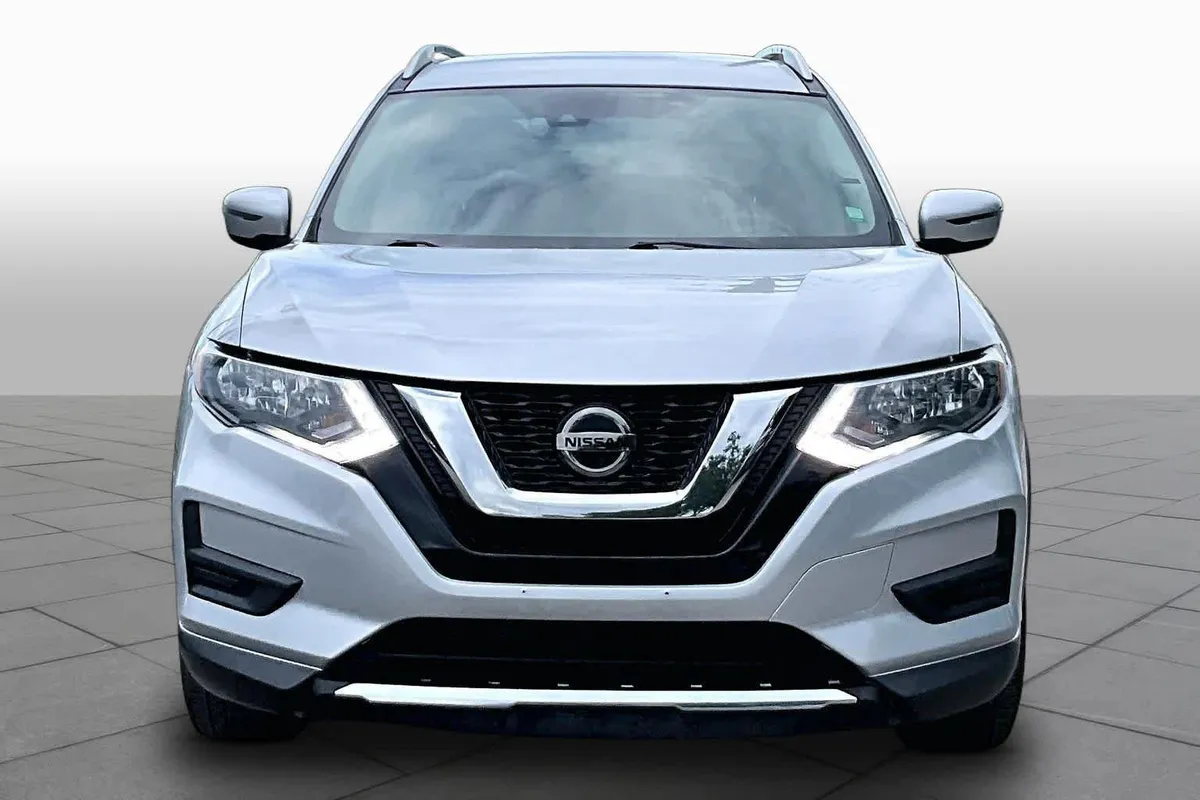 2020 Nissan Rogue SV thumbnail 4
