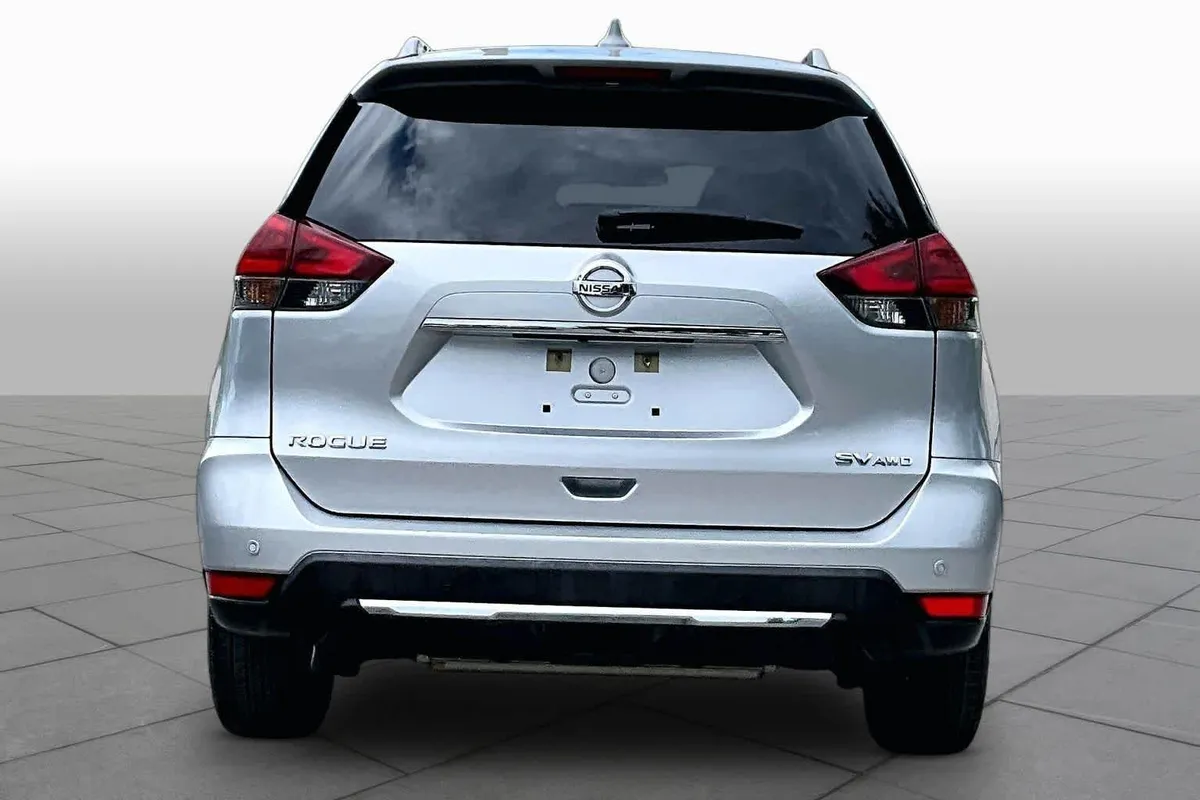 2020 Nissan Rogue SV thumbnail 5