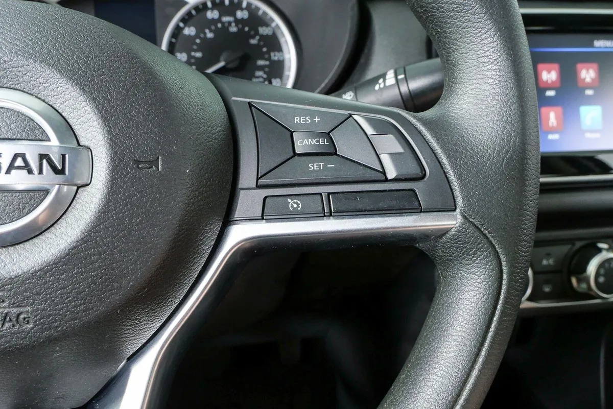 2020 NISSAN VERSA S thumbnail 11
