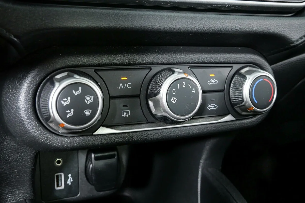 2020 NISSAN VERSA S thumbnail 14