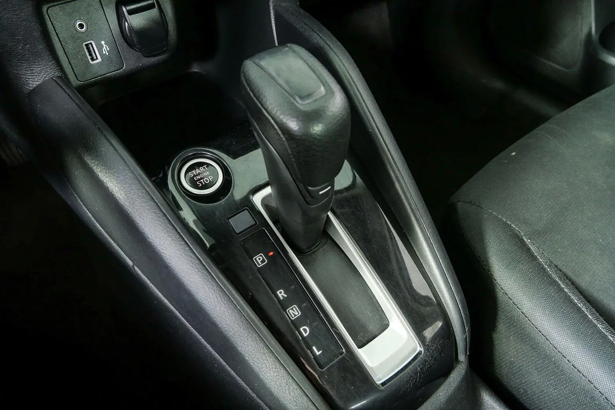 2020 NISSAN VERSA S thumbnail 15
