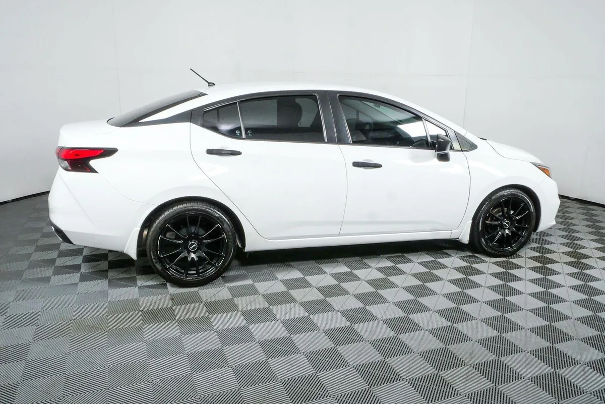 2020 NISSAN VERSA S thumbnail 2