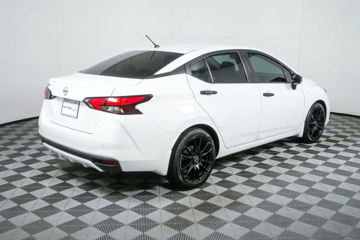 2020 NISSAN VERSA S thumbnail 3
