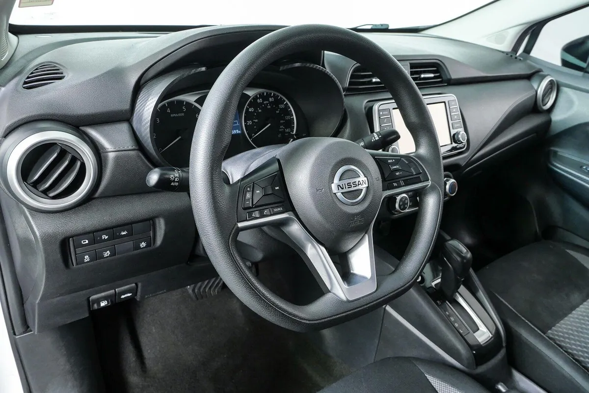 2020 NISSAN VERSA S thumbnail 4