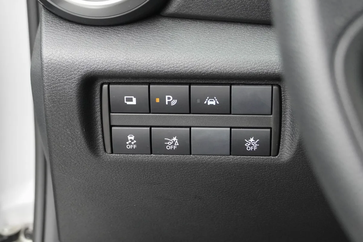 2020 Nissan Versa S thumbnail 15