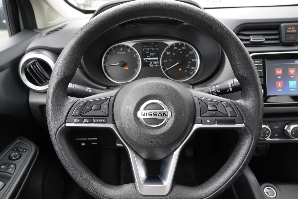 2020 Nissan Versa S thumbnail 16
