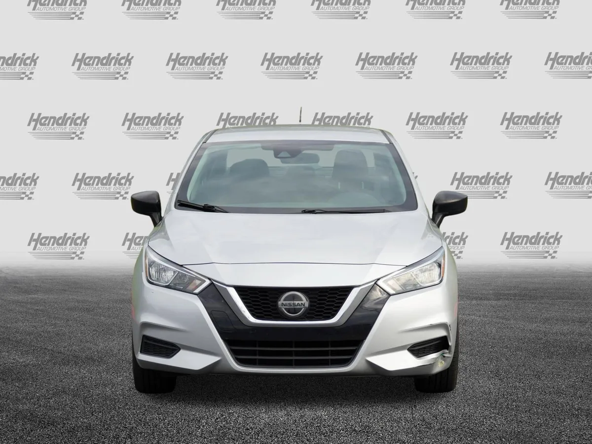 2020 Nissan Versa S thumbnail 2