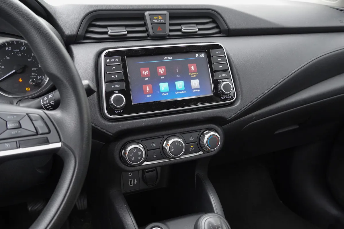 2020 Nissan Versa S thumbnail 22