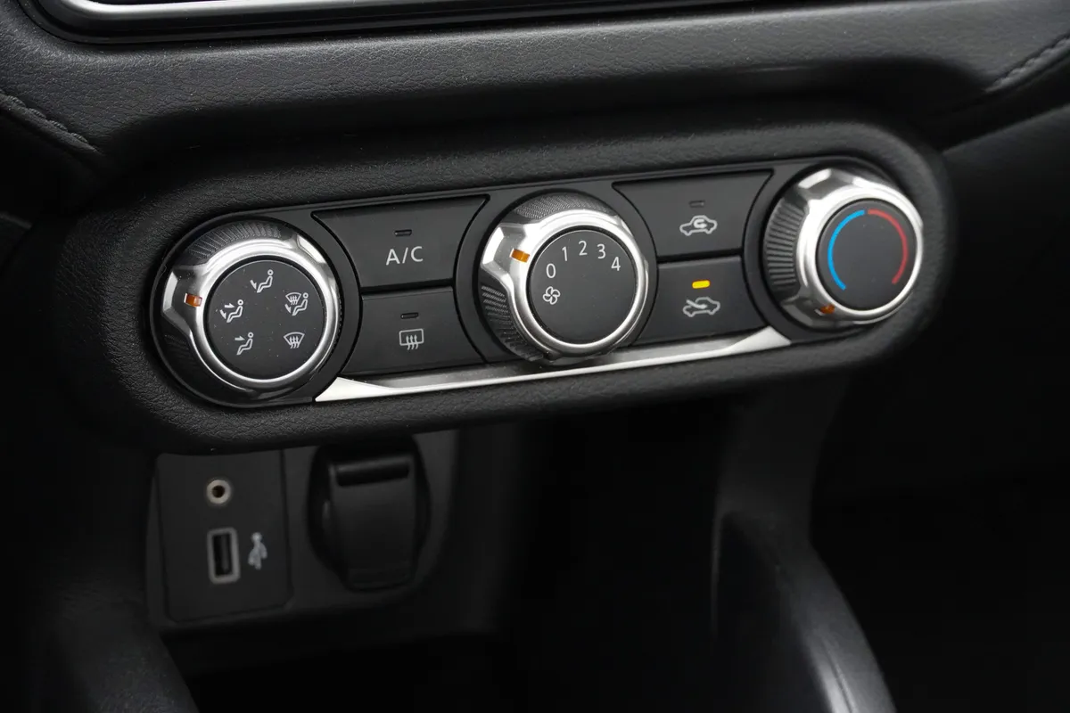 2020 Nissan Versa S thumbnail 25