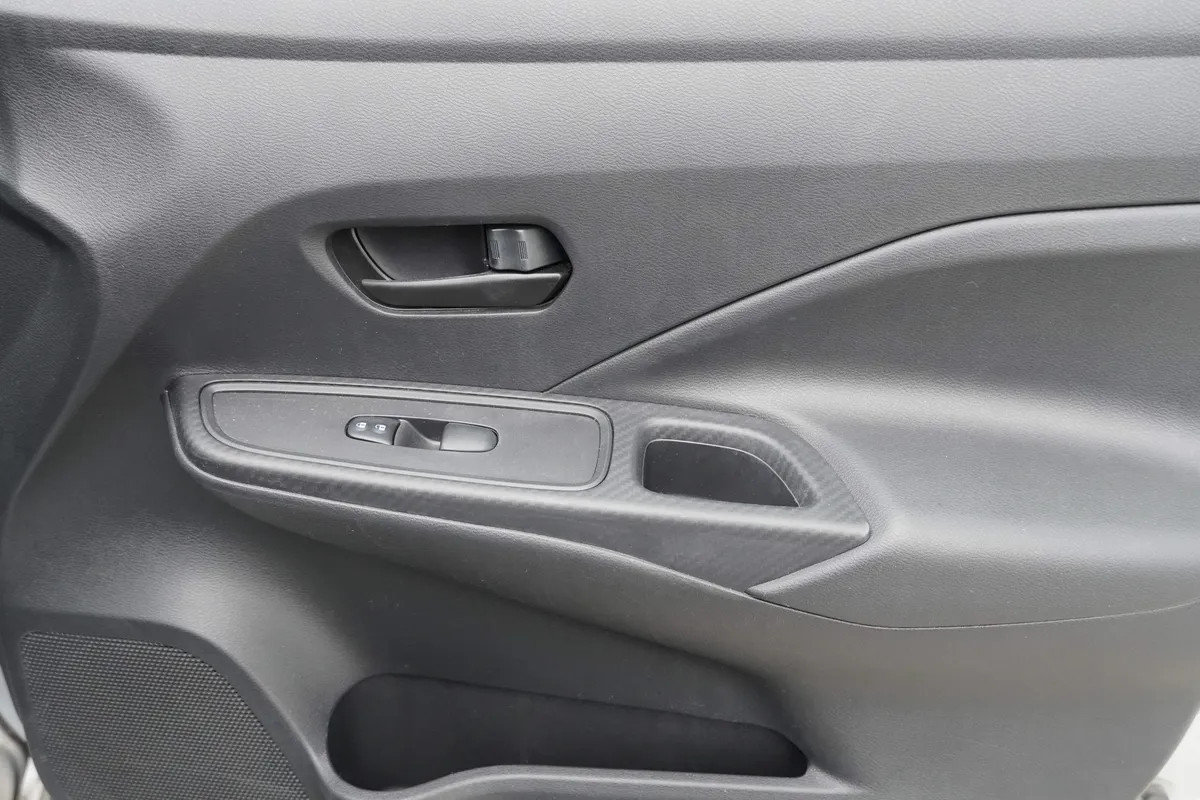 2020 Nissan Versa S thumbnail 28