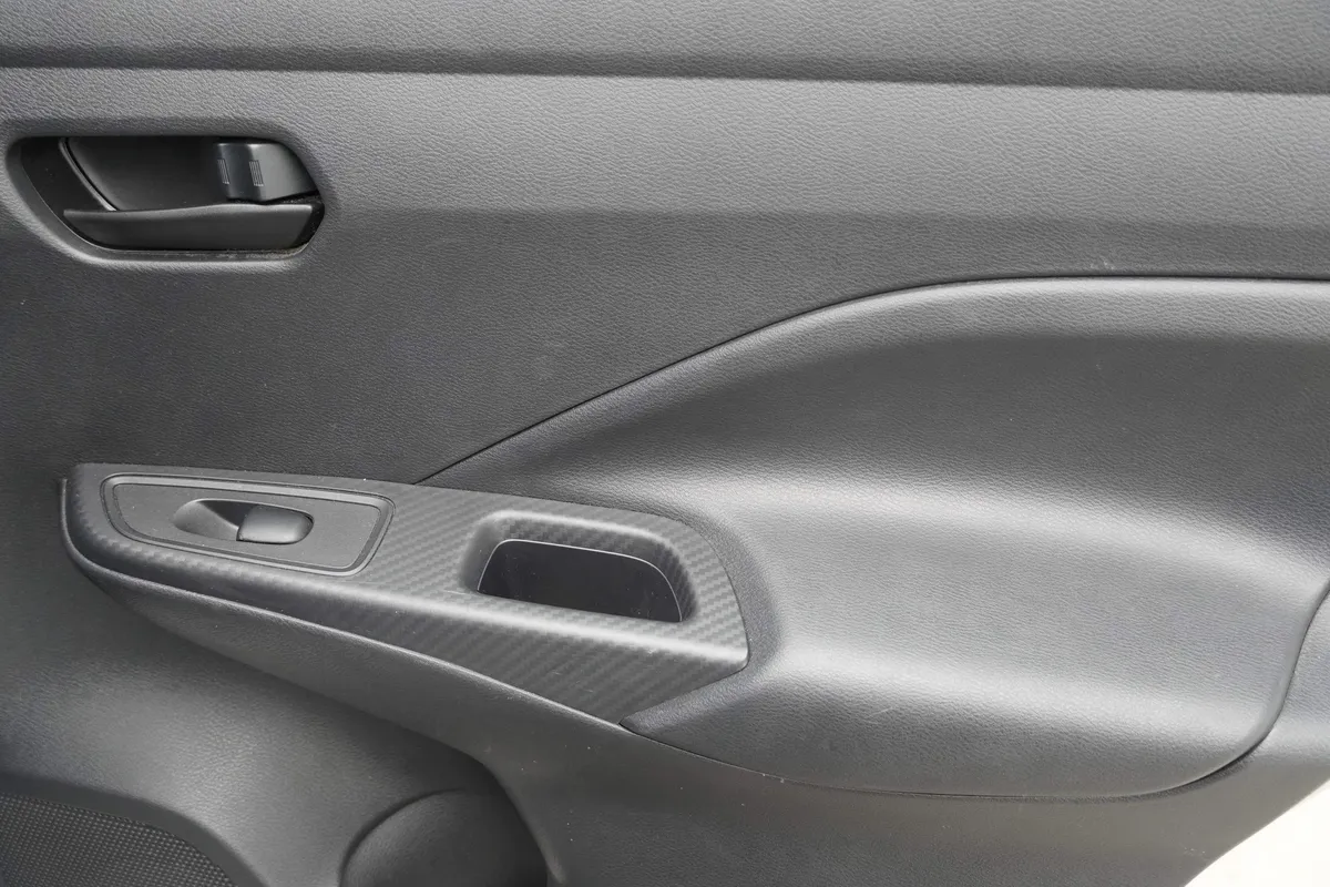 2020 Nissan Versa S thumbnail 30