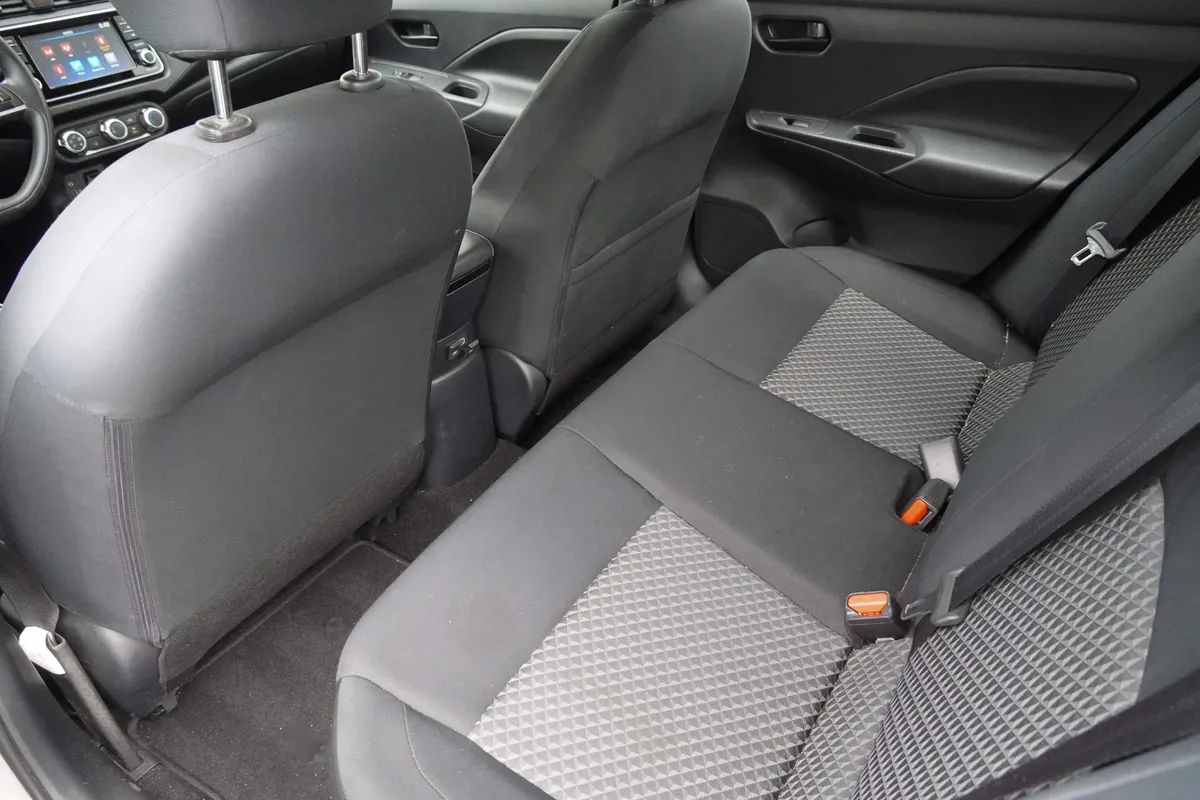 2020 Nissan Versa S thumbnail 32