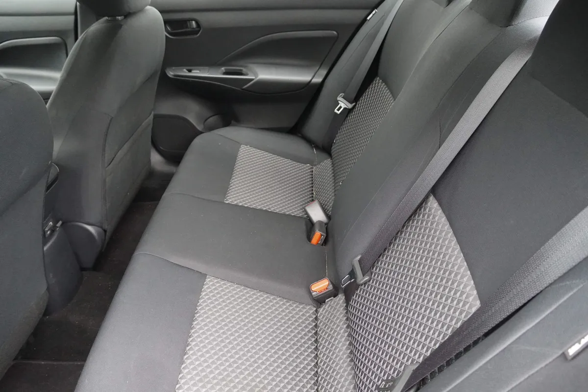 2020 Nissan Versa S thumbnail 34