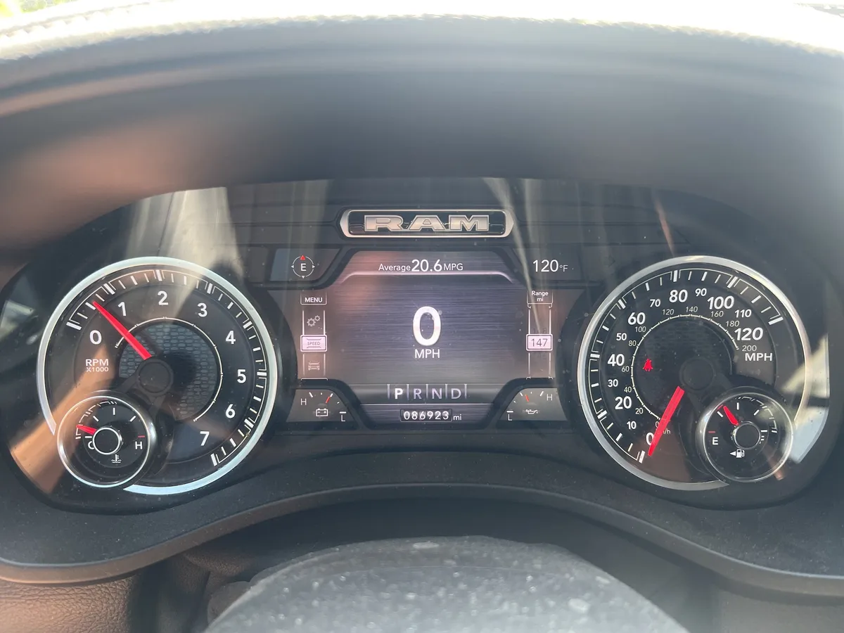 2020 Ram 1500 Laramie thumbnail 2