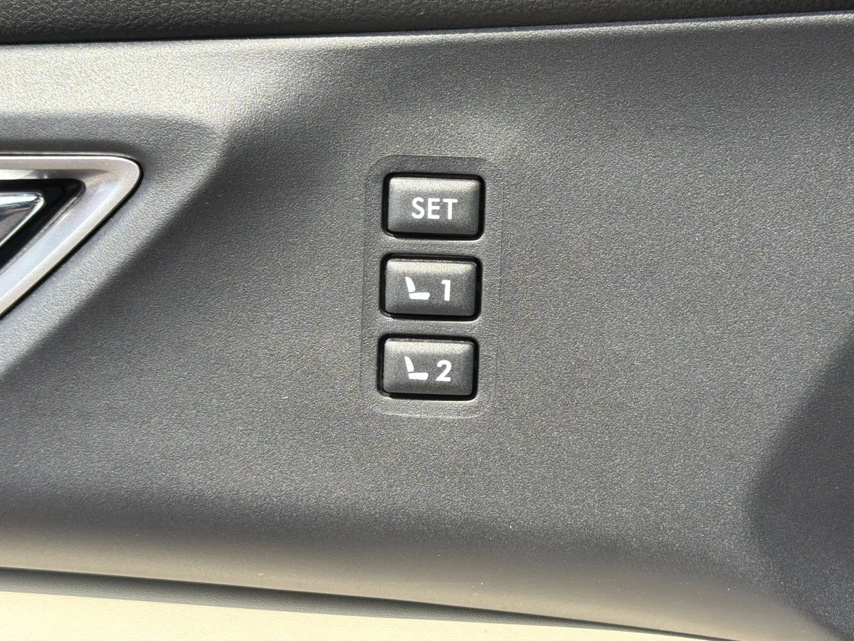 2020 Subaru Ascent Limited 7-Passenger thumbnail 25