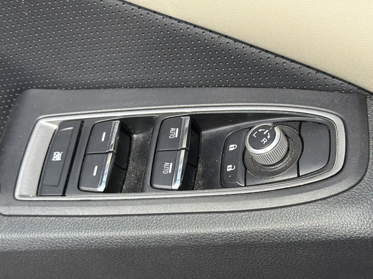 2020 Subaru Ascent Limited 7-Passenger thumbnail 26