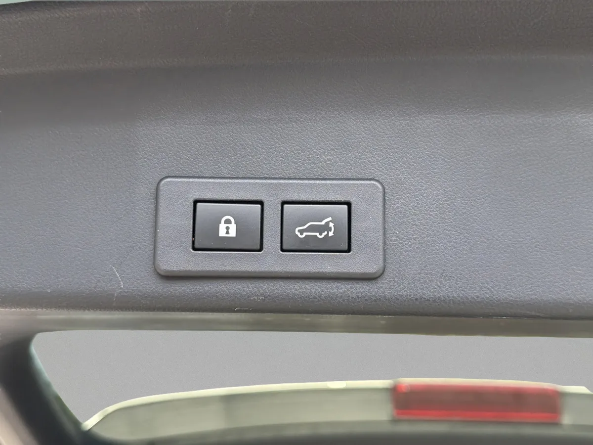 2020 Subaru Ascent Limited 7-Passenger thumbnail 33