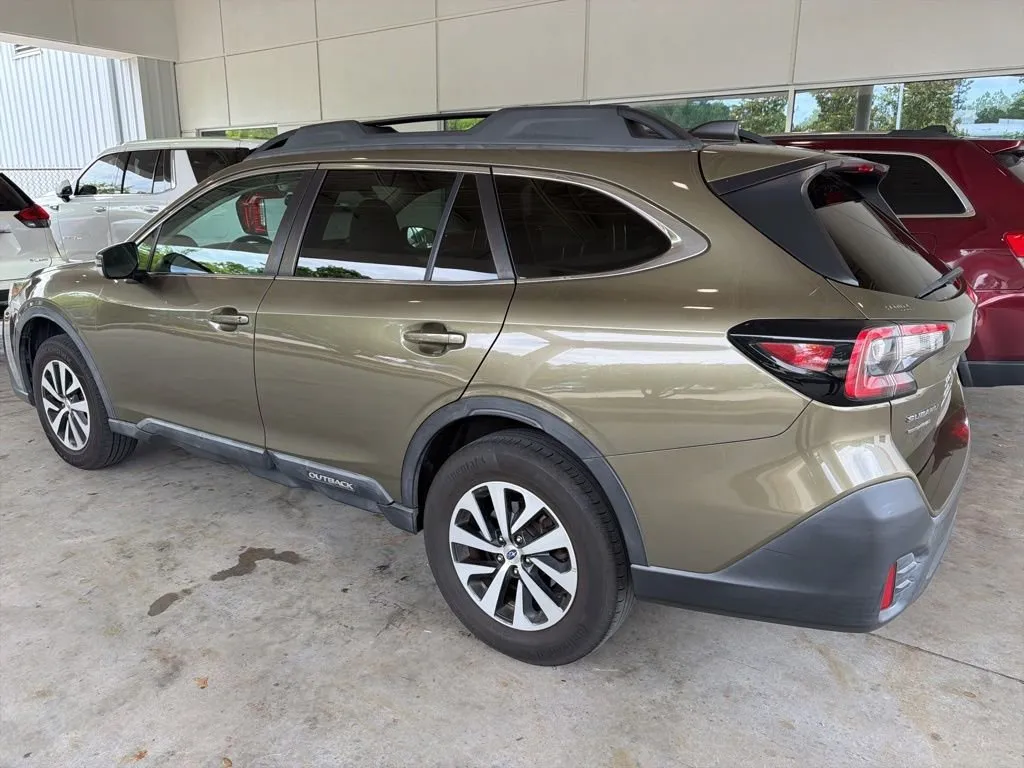 2020 Subaru Outback Premium thumbnail 2