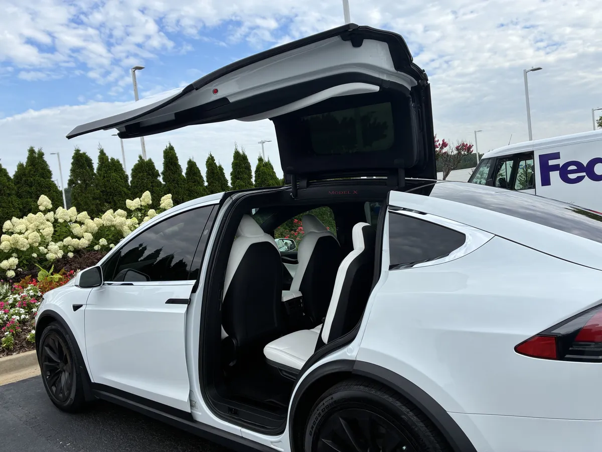 2020 Tesla Model X Long Range thumbnail 11