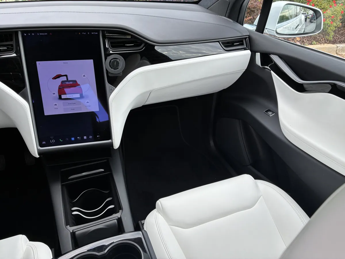 2020 Tesla Model X Long Range thumbnail 17
