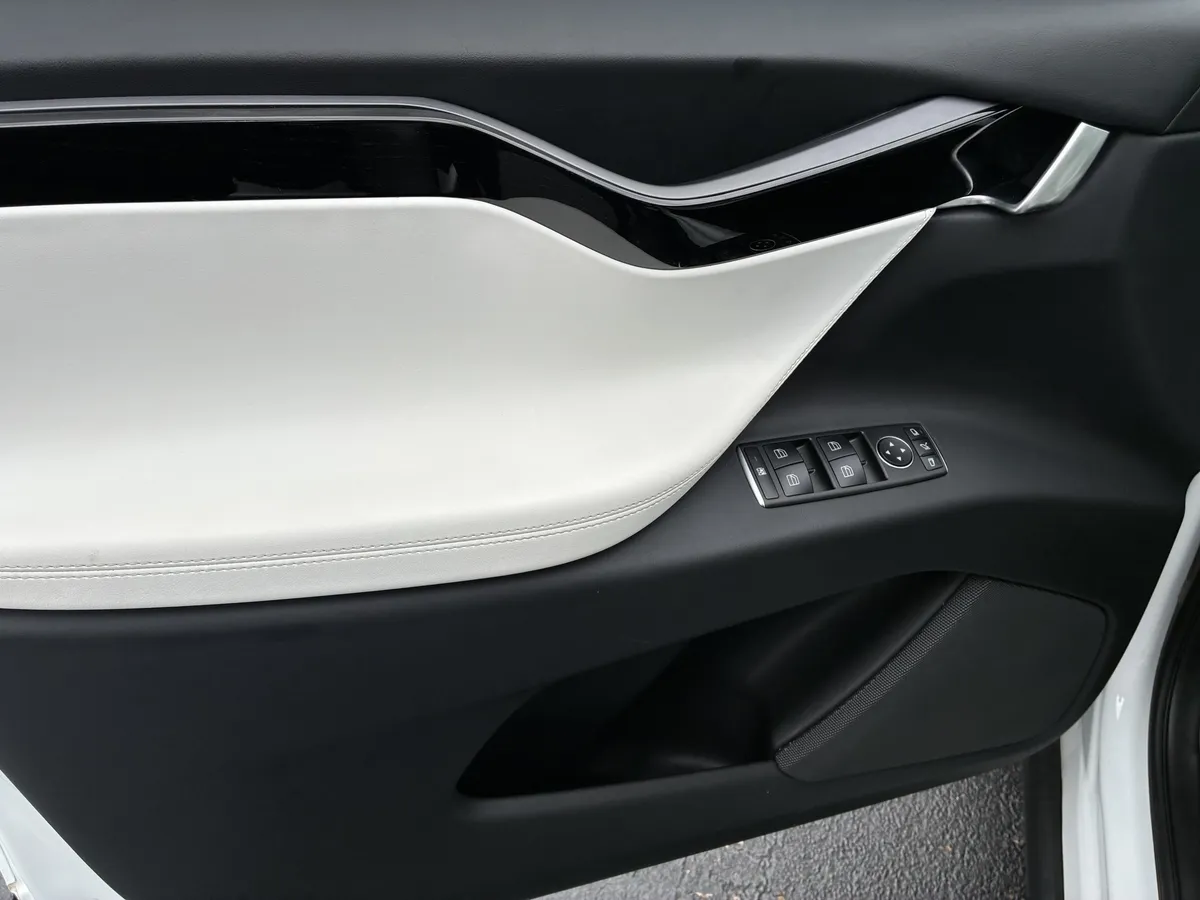2020 Tesla Model X Long Range thumbnail 21