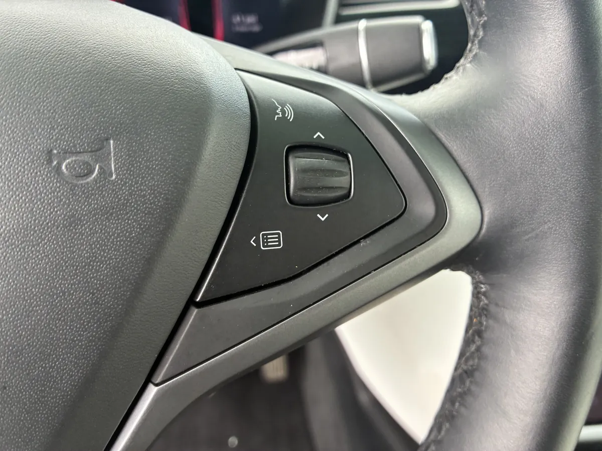 2020 Tesla Model X Long Range thumbnail 26
