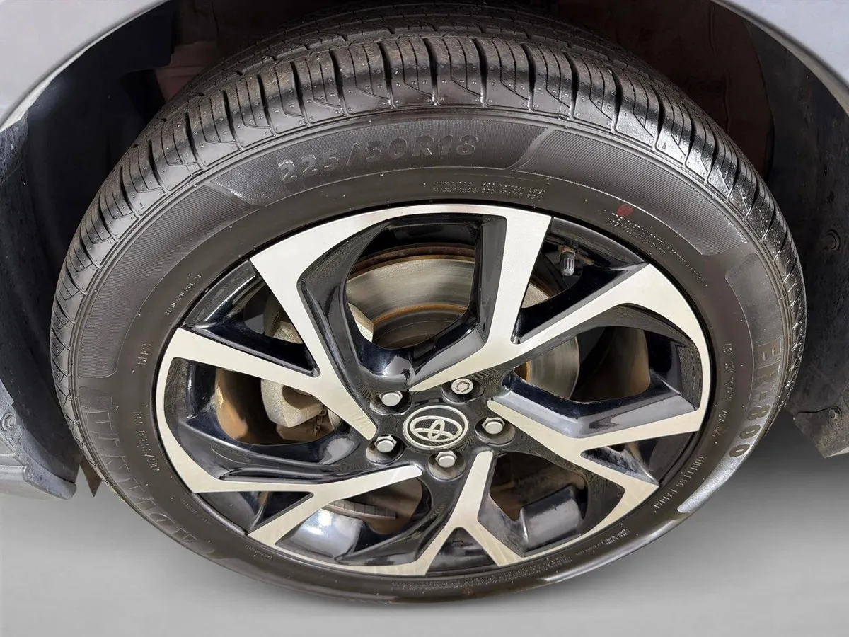 2020 Toyota C-HR XLE thumbnail 11