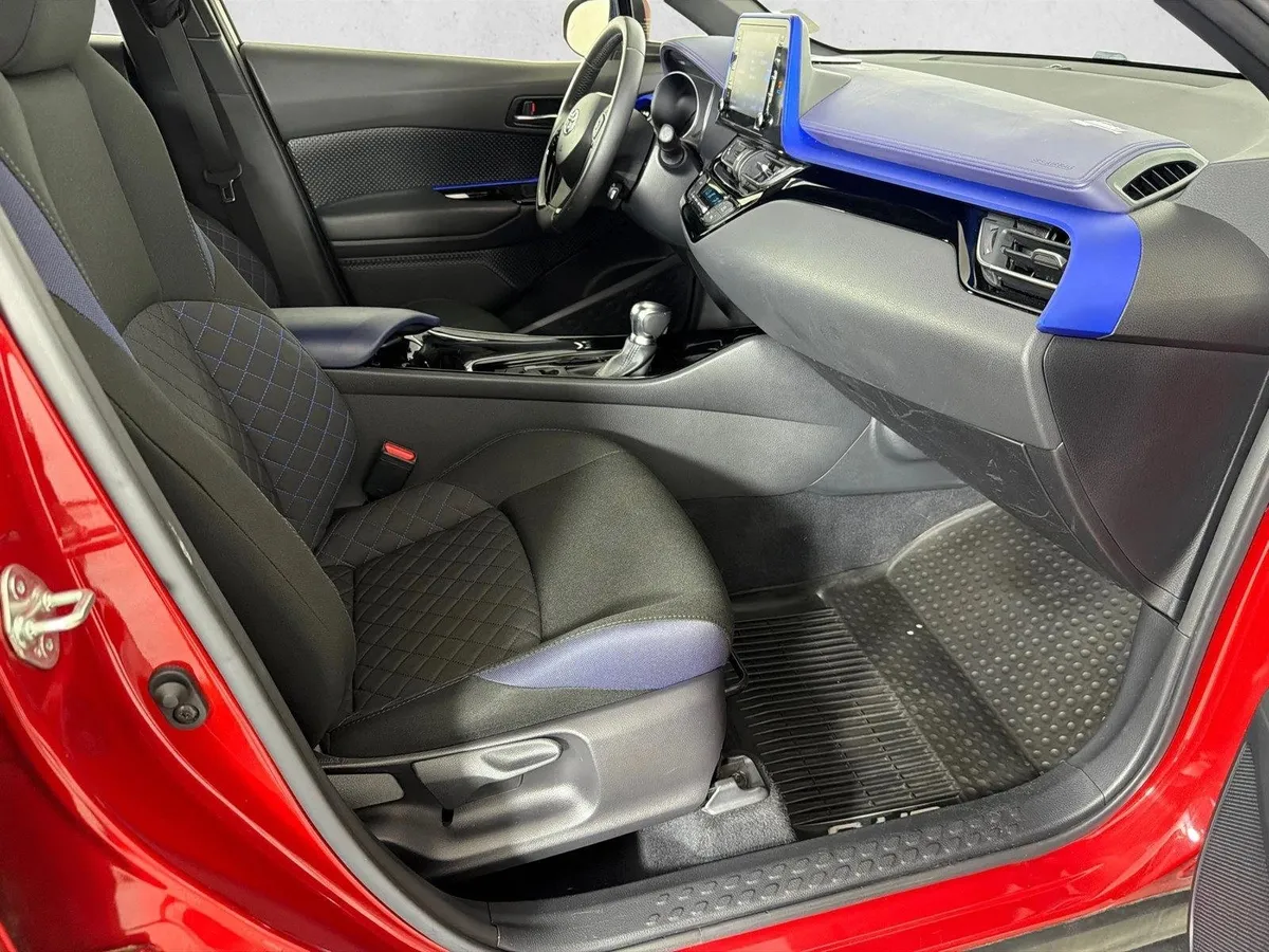 2020 Toyota C-HR XLE thumbnail 13