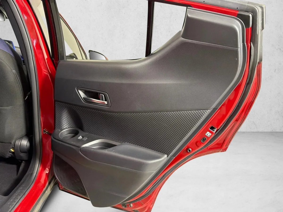 2020 Toyota C-HR XLE thumbnail 16