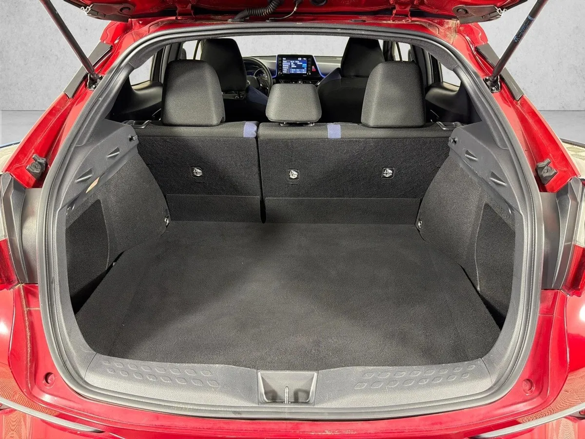 2020 Toyota C-HR XLE thumbnail 18