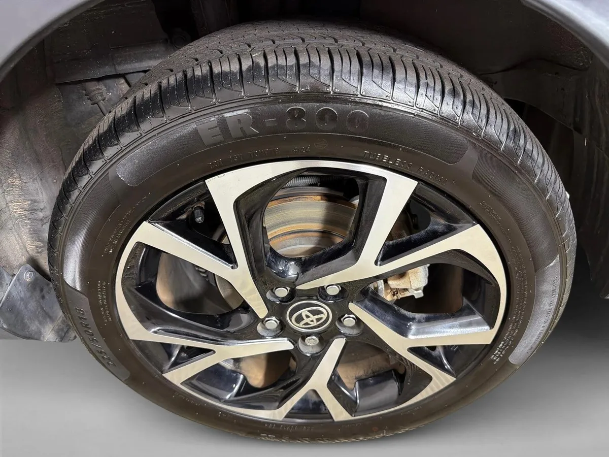 2020 Toyota C-HR XLE thumbnail 19