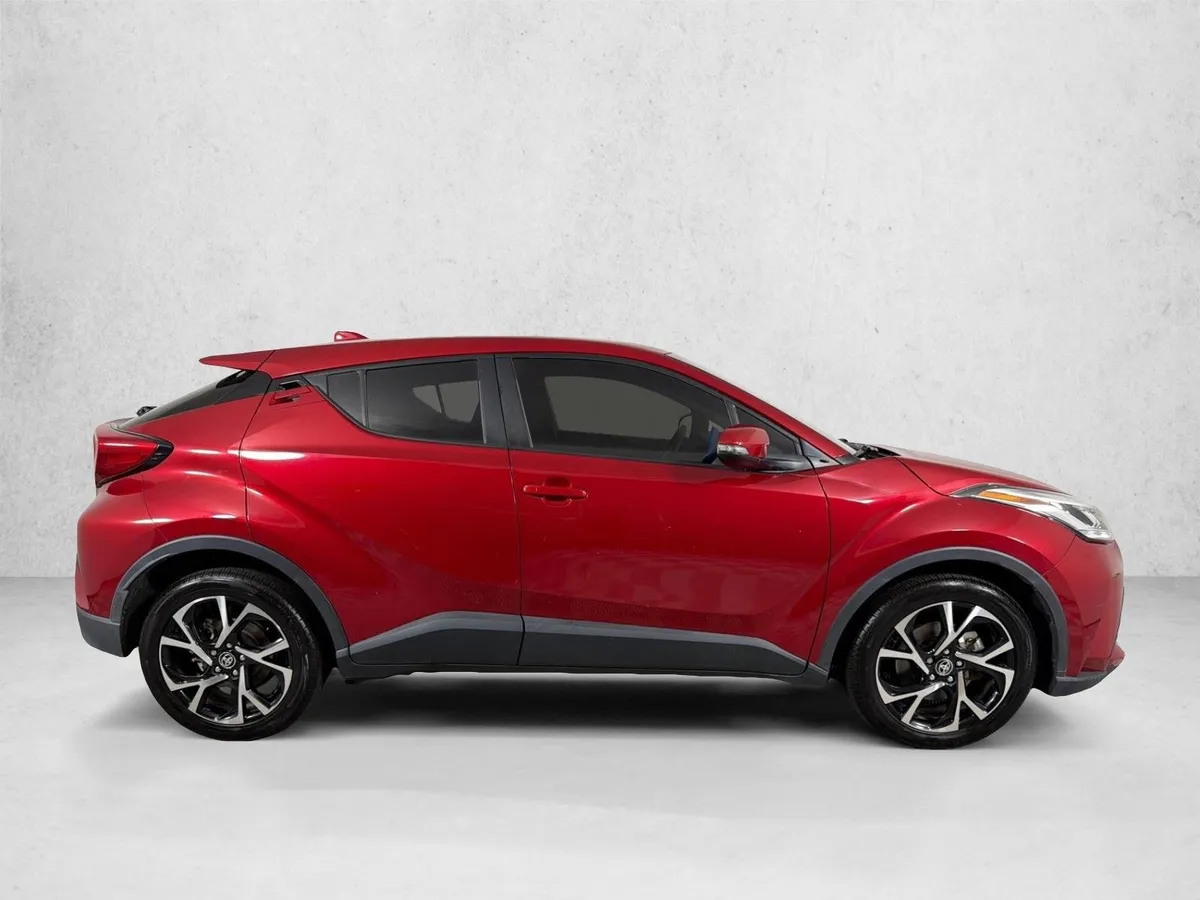 2020 Toyota C-HR XLE thumbnail 2