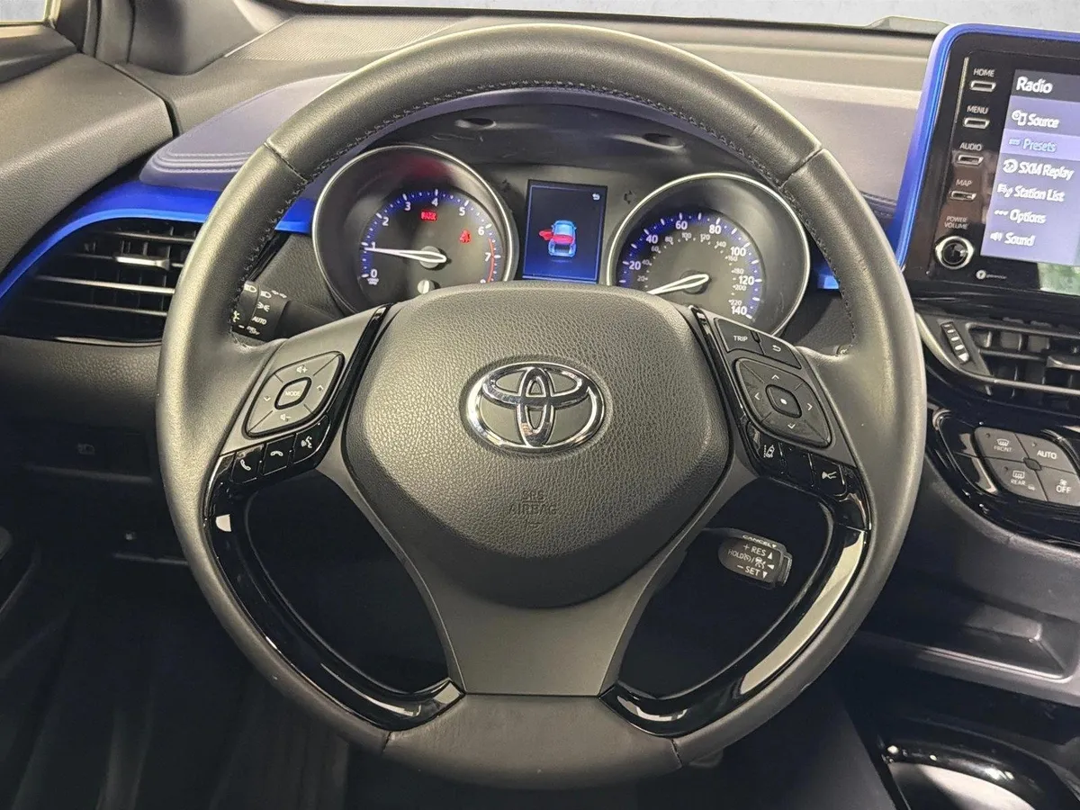 2020 Toyota C-HR XLE thumbnail 23