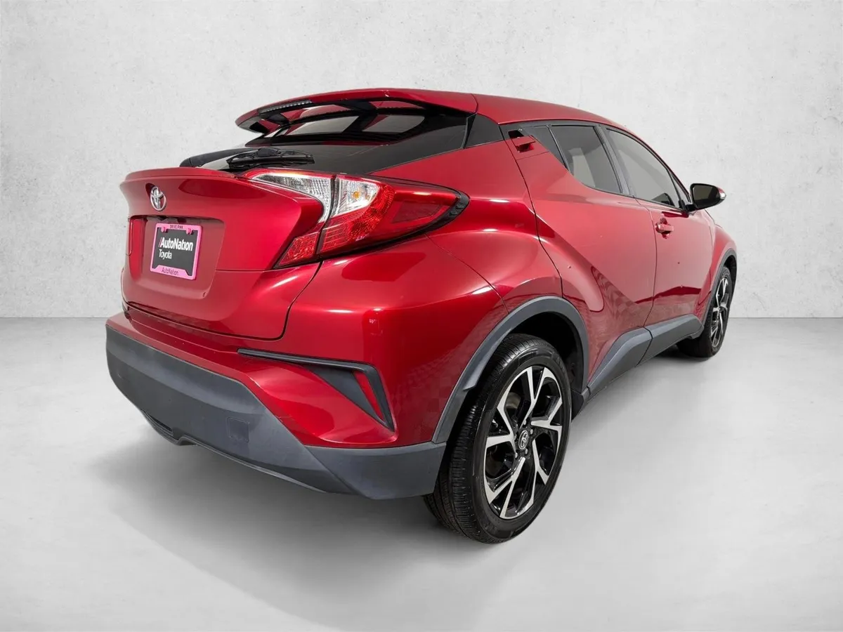 2020 Toyota C-HR XLE thumbnail 3