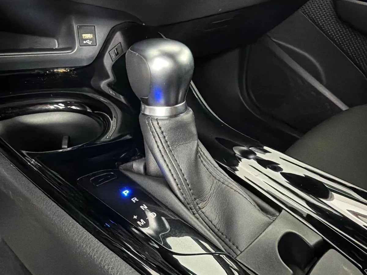 2020 Toyota C-HR XLE thumbnail 30