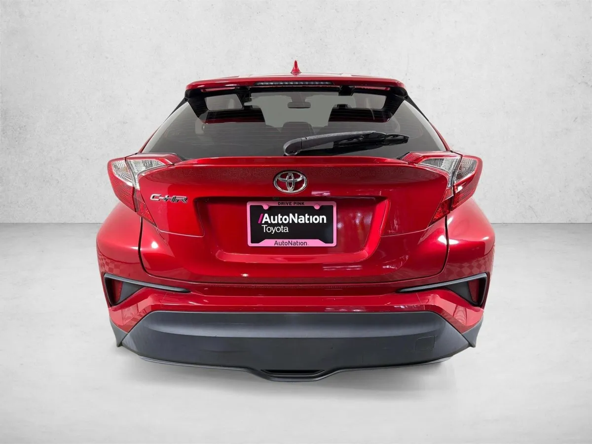 2020 Toyota C-HR XLE thumbnail 4
