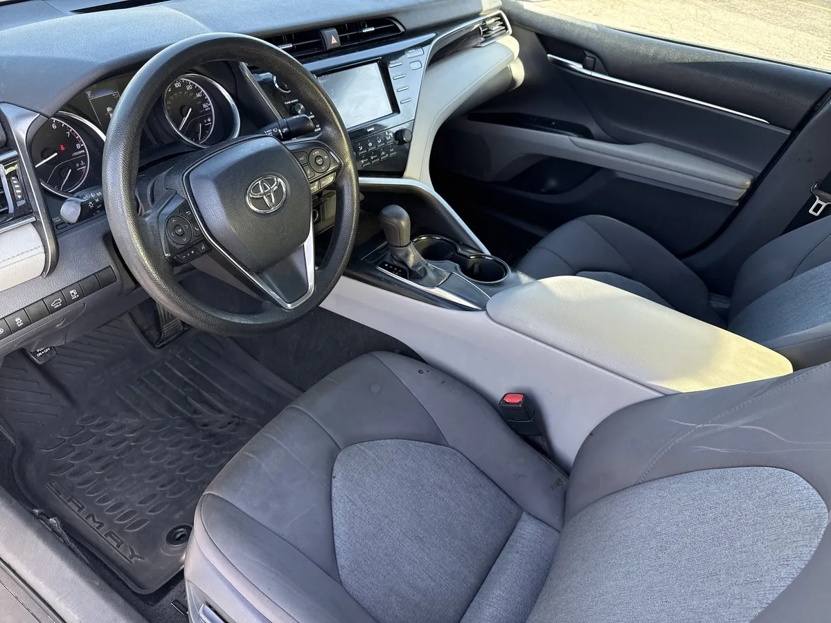 2020 Toyota Camry LE thumbnail 10