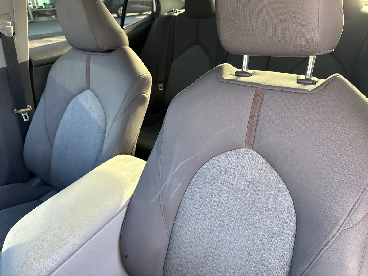 2020 Toyota Camry LE thumbnail 12