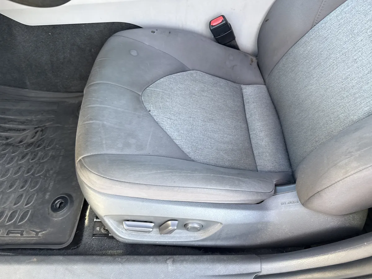 2020 Toyota Camry LE thumbnail 13