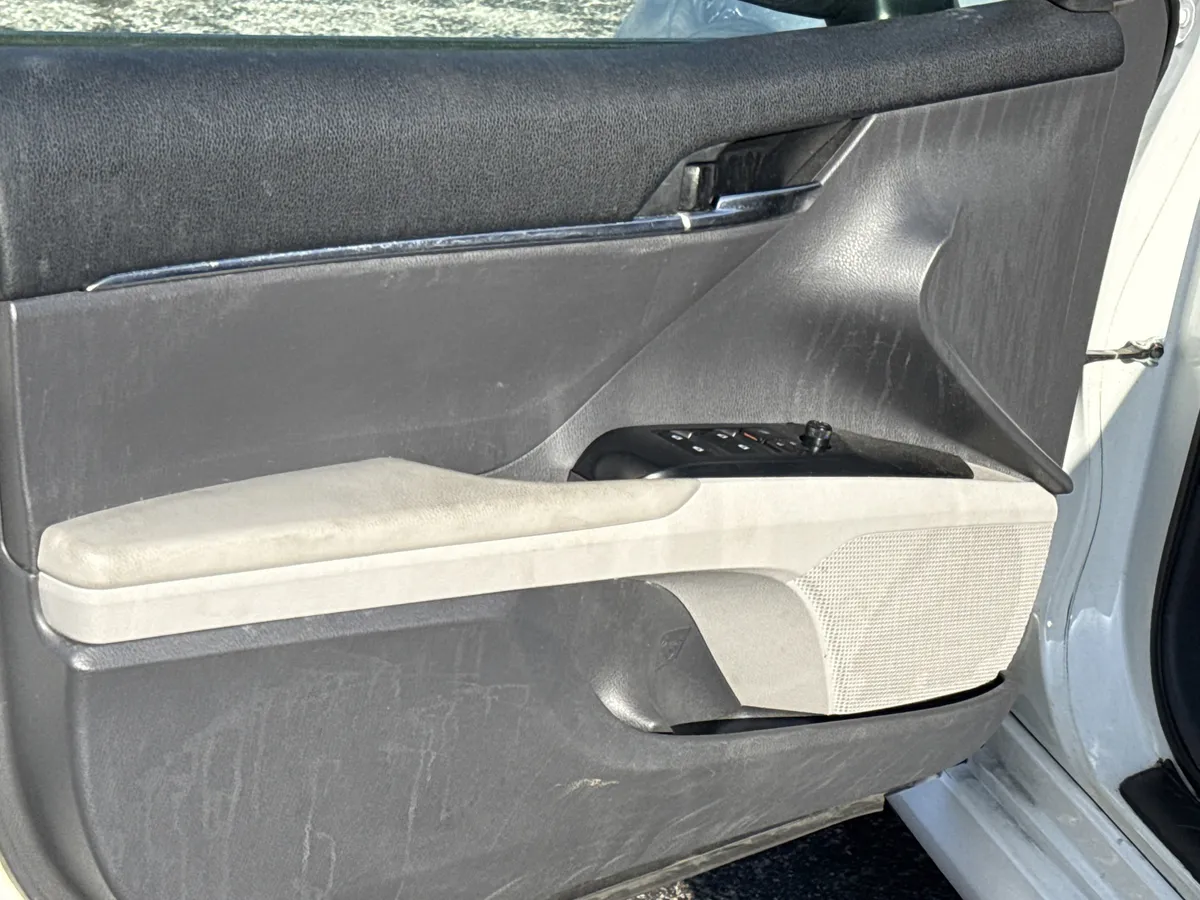 2020 Toyota Camry LE thumbnail 14