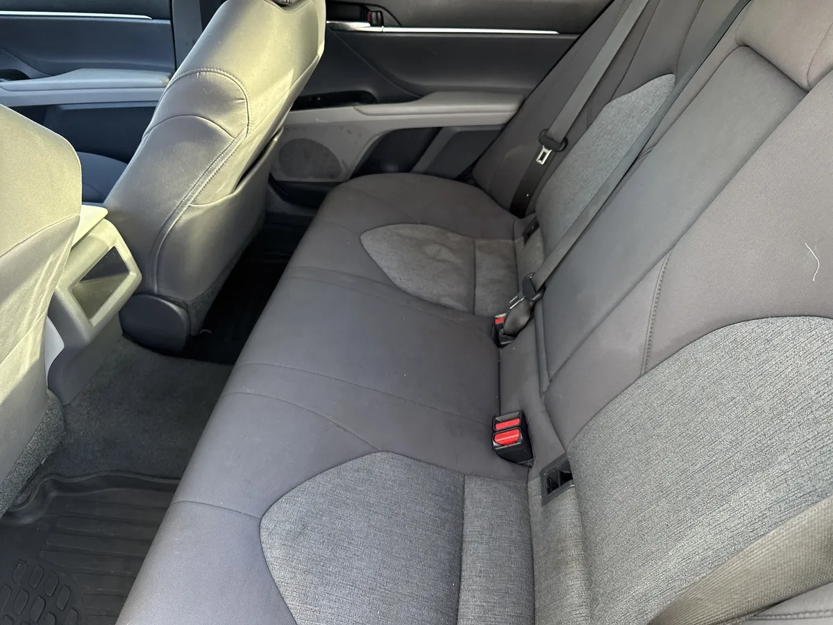 2020 Toyota Camry LE thumbnail 16