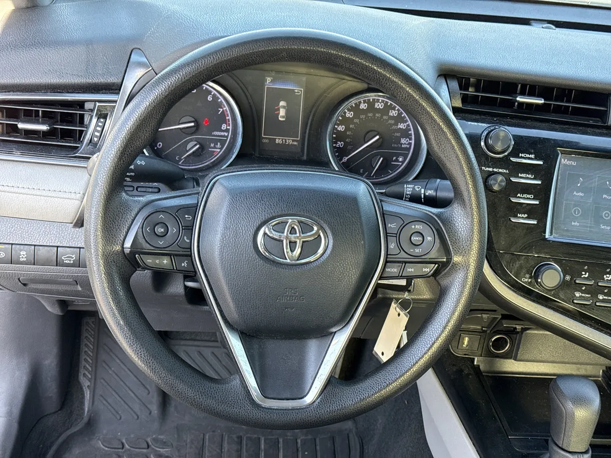 2020 Toyota Camry LE thumbnail 18